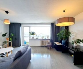 Przestronne 2- pokojowe mieszkanie z osobną kuchnią