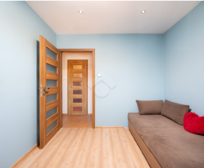 Jasne 3-pokojowe mieszkanie, oddzielna kuchnia, loggia