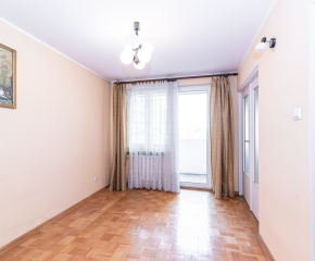 Jasne 2-pokojowe mieszkanie z loggią i osobną kuchnią