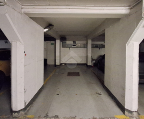 Bezpieczne miejsce postojowe w garażu podziemnym