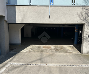 Bezpieczne miejsce postojowe w garażu podziemnym