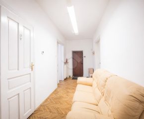 Kraków – przestronne mieszkanie w kamienicy z dużą sutereną 