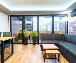 Blisko tramwaj | Klimatyzacja | Wyposażone | Idealne dla pary