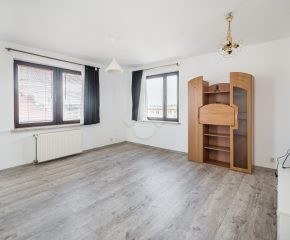 Przestronne czteropokojowe mieszkanie z loggią na wynajem