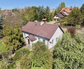 Widokowy dom w spokojnej okolicy