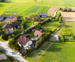 Dom wolnostojący na działce 12,5 a w zielonej i cichej okolicy 