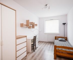 Kraków – Czyżyny – 3 niezależne pokoje na zamkniętym osiedlu | Sikorki