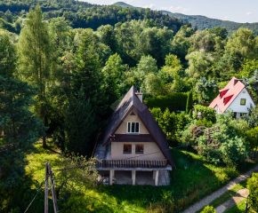  Domek letniskowy w sąsiedztwie rzeki oraz terenów zielonych