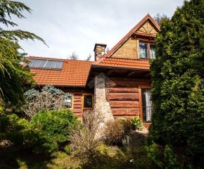 DOM Z BALI DREWNIANYCH | BIELANY | KRAKÓW – WOLA JUSTOWSKA